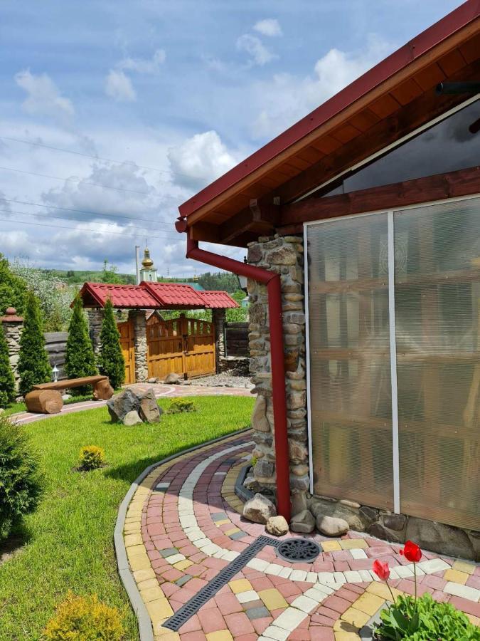 під горою Lodge